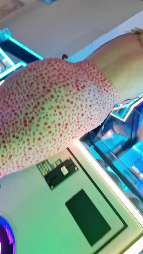 Arcade girl playing game Part 4