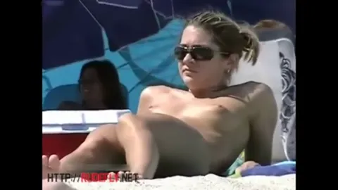 Beach voyeur Part 30