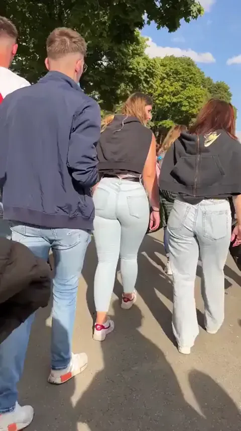 Candid Bubble Booty Blonde Teen Pawg Part 1