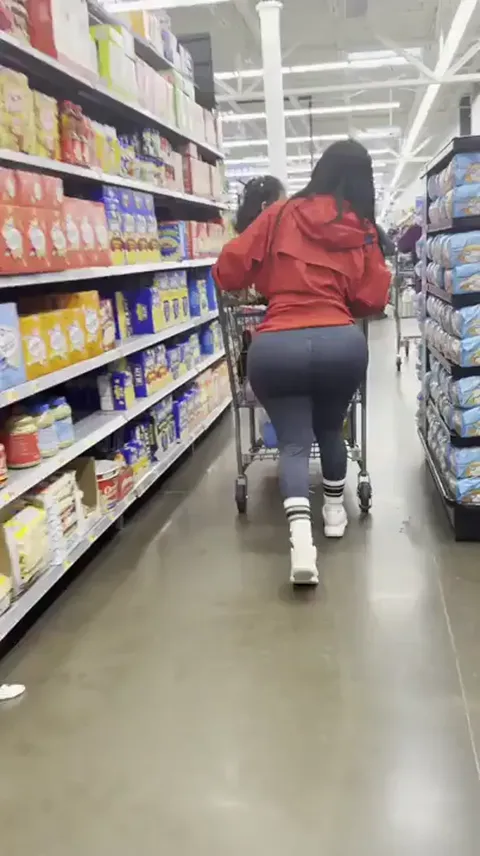 Candid Bubble Booty Latina Milf Part 1