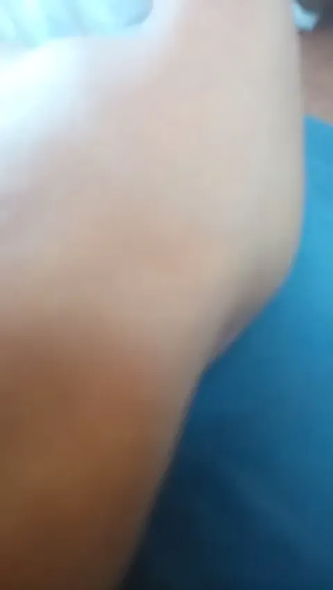 Candid business class feet in the bus Part 1