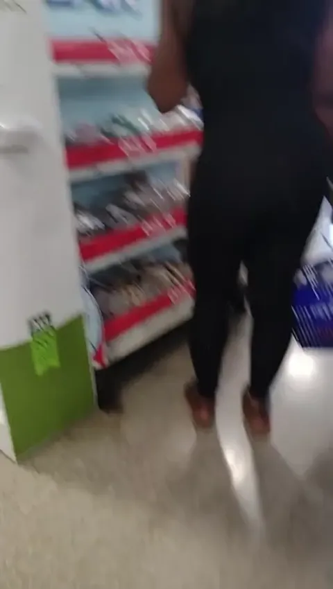 candid milfs Part 3