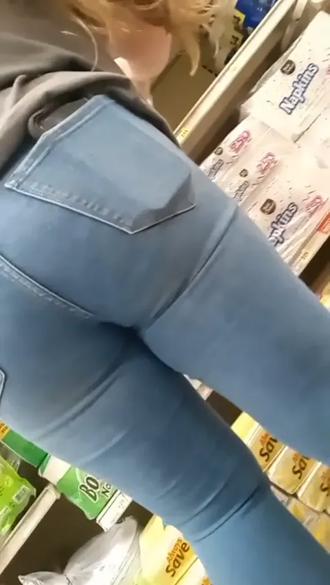 Candid pawg booty employee Part 3