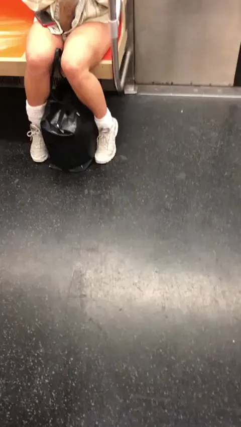 Candid Sexy Legs In NYC SUBWAY PT.2 Part 1