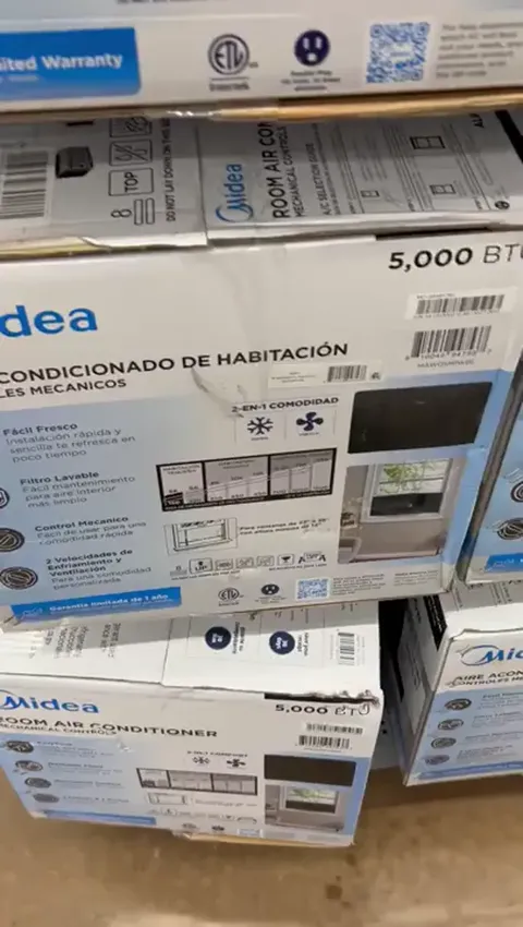 Candid shot of bbw feet in flip flops. Part 1