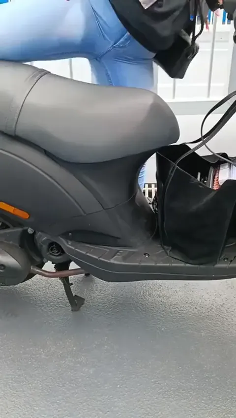 Candid teen ass and cameltoe Part 1