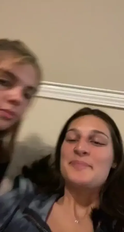 Chatpic Sluts Girls Lesbian Kissing Part 1