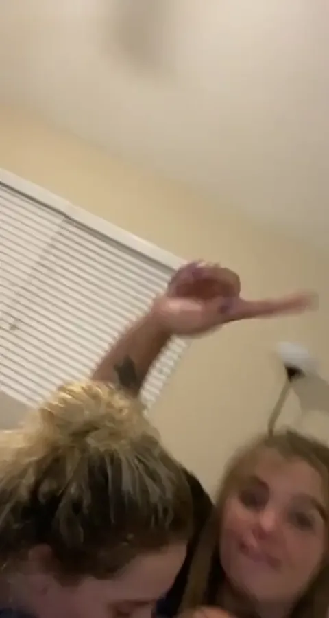 Chatpic Sluts Girls Lesbian Kissing Part 3