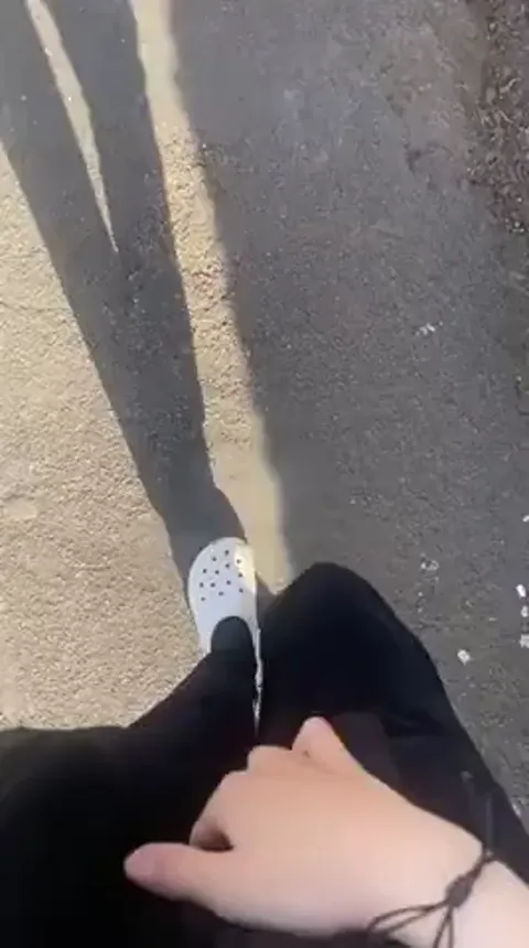 Daring: girl jerk off walking in streets Part 1