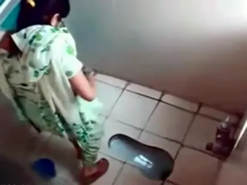 Desi pissing voyeur Part 6