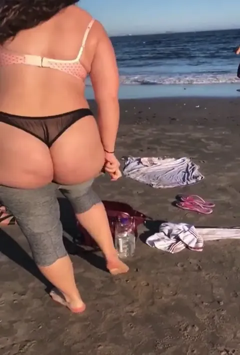 Dressing leggins in that fat ass Part 3