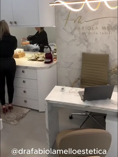 exhibitionist big booty at work Part 2