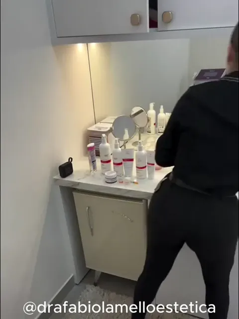 exhibitionist big booty at work Part 4