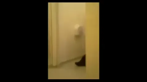 Fodendo A Putinha No Banheiro Do Barzinho Part 1