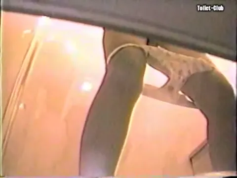 Hidden camera pissing Part 33