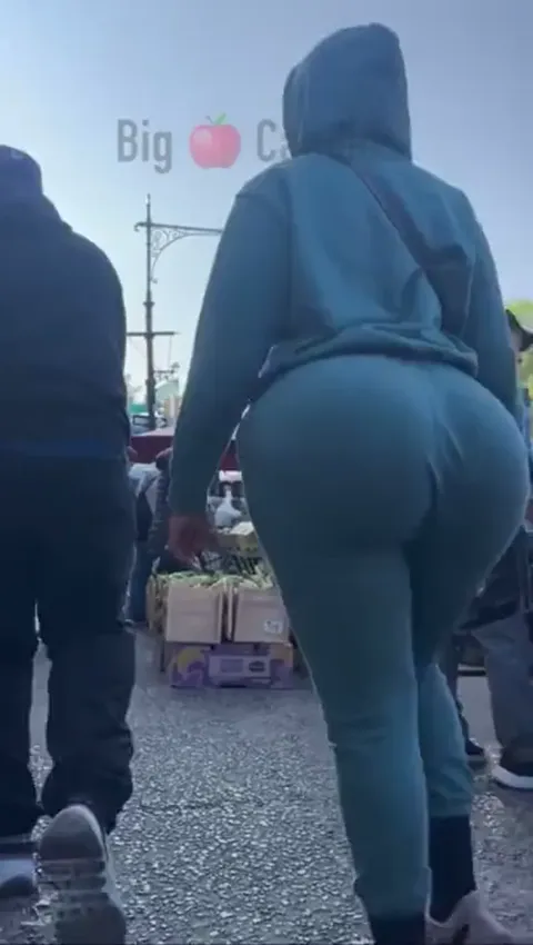 Huge booty candid Part 1