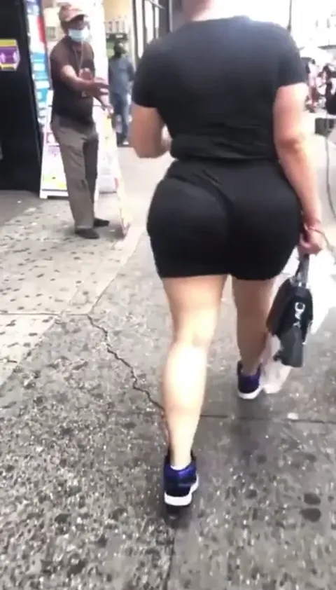 Huge Latina booty candid Part 3
