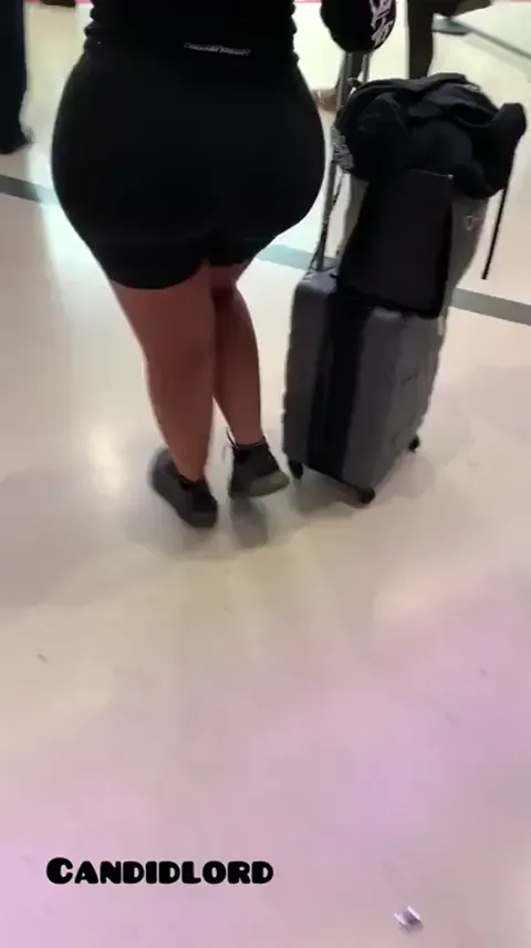 HUGE MEGA WIDE BUBBLE BUTT LATINA Part 1