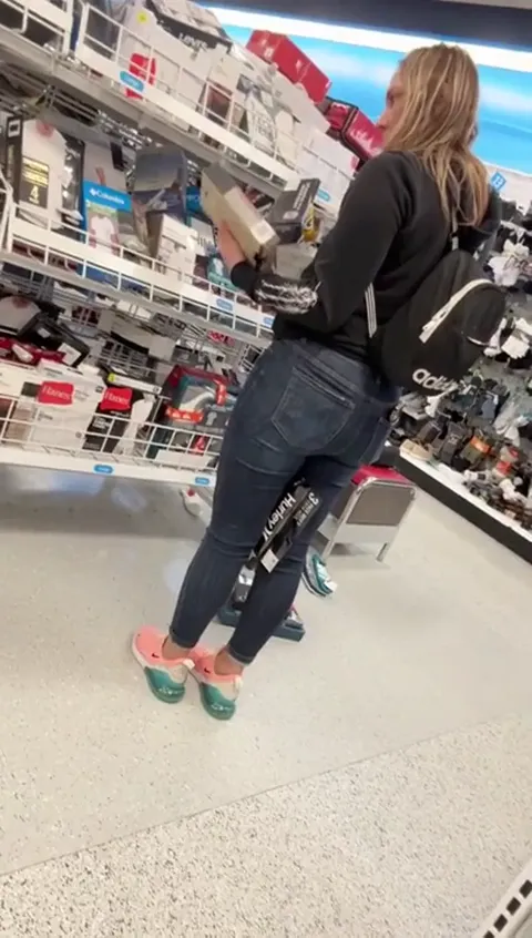 I wanted to cum on this milf so bad Part 5