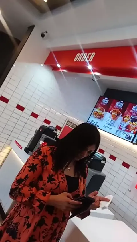 KFC PHX PLAZA THICK INDIAN MILF UPS...DISSAPOINTME Part 2