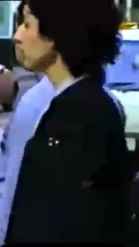 MATURE GIRL SHEER LEGS Part 1