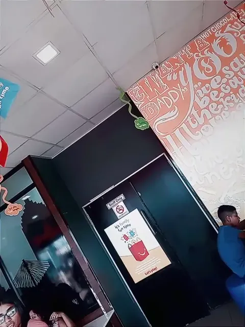 McDonald's Phoenix plaza small tight ass leggings Part 3