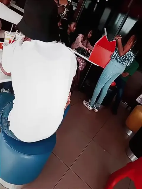 McDonald's Phoenix plaza small tight ass leggings Part 5