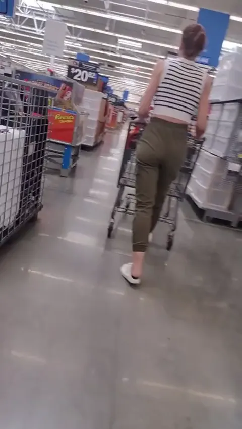 milf ass in green pants has a nice jiggle Part 3