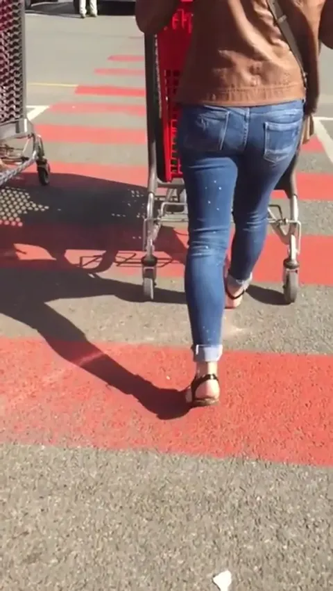 My french voyeur stuff : yummy milf ass Part 2