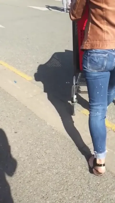 My french voyeur stuff : yummy milf ass Part 3