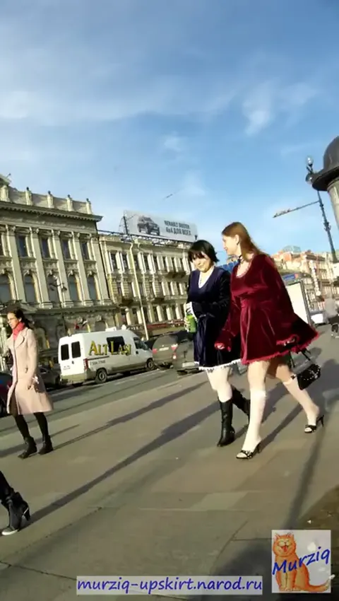 Putas rusas Upskirt en minifalda Part 1