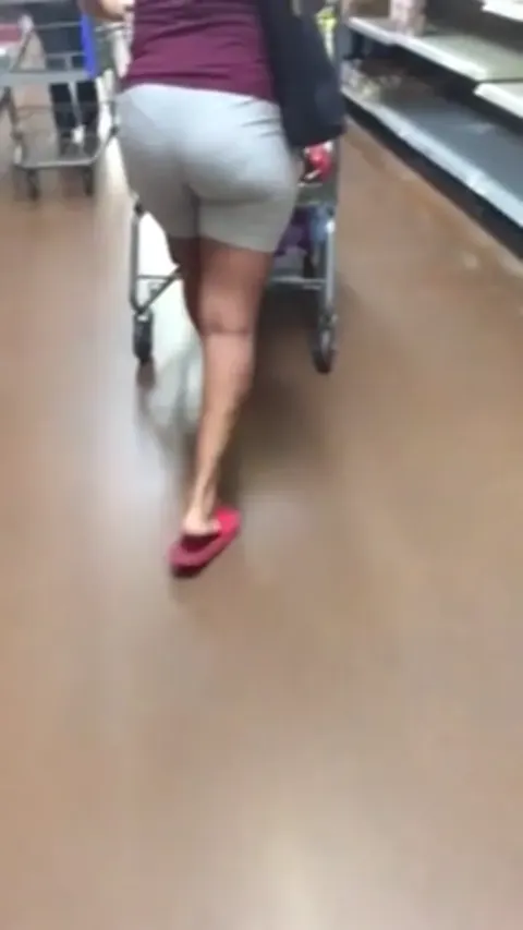 Recording an amazing ass in walmart Part 2
