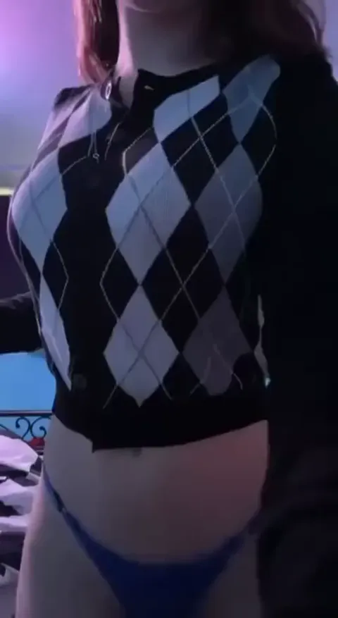 redhead bop shows off her assets (claim) Part 1