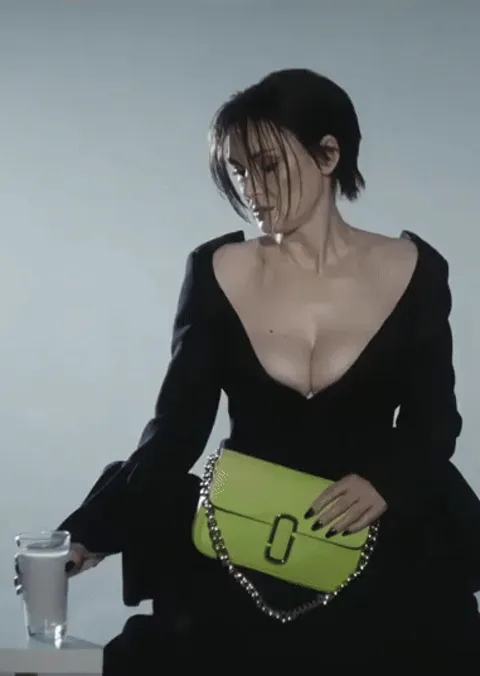 Sexy candid flashing teen girl sex