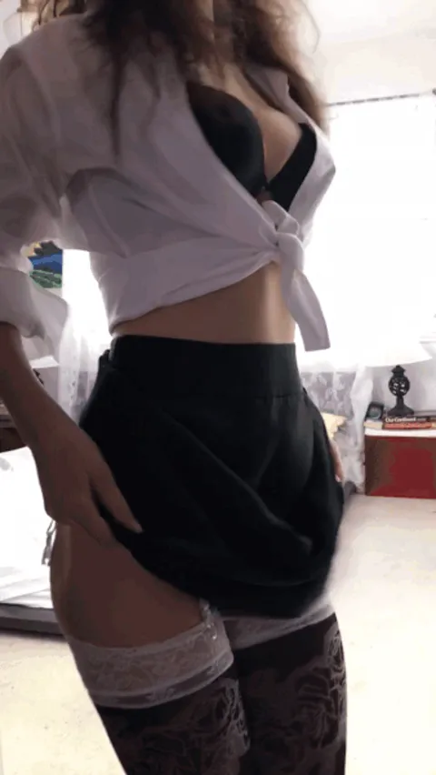 Sexy candid from-behind teen girl outdoor