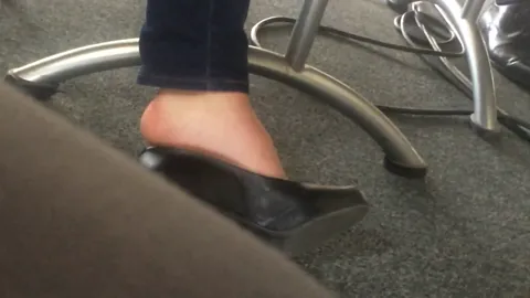 Shoesplay, high heels pumps in meeting Part 16