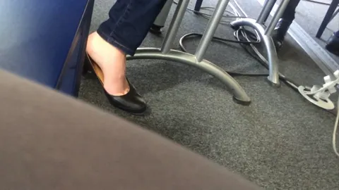 Shoesplay, high heels pumps in meeting Part 3