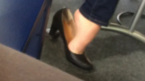 Shoesplay, high heels pumps in meeting Part 5