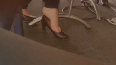 Shoesplay, high heels pumps in meeting Part 7