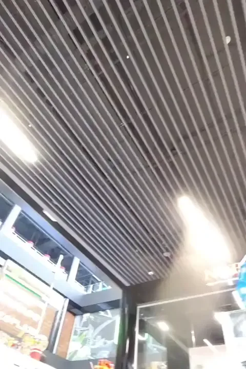 Street upskirts, braguitas y culos en la calle Part 1