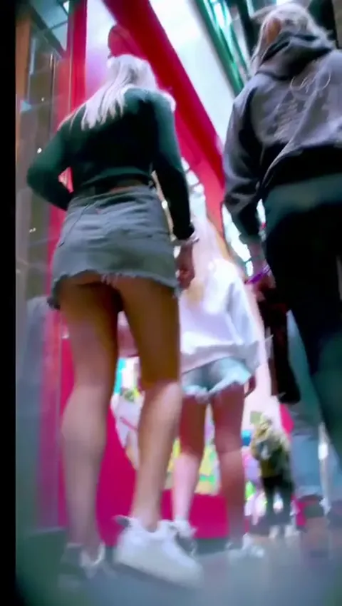 Upskirt candid ass Part 3