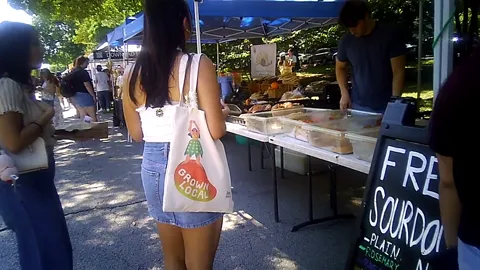 Upskirt Hot Young Asian Up Her Denim Miniskirt Part 2