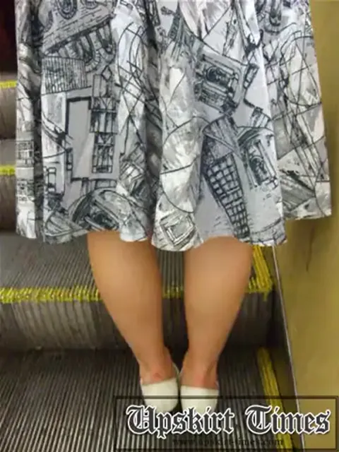 Upskirting MILFS Part 1