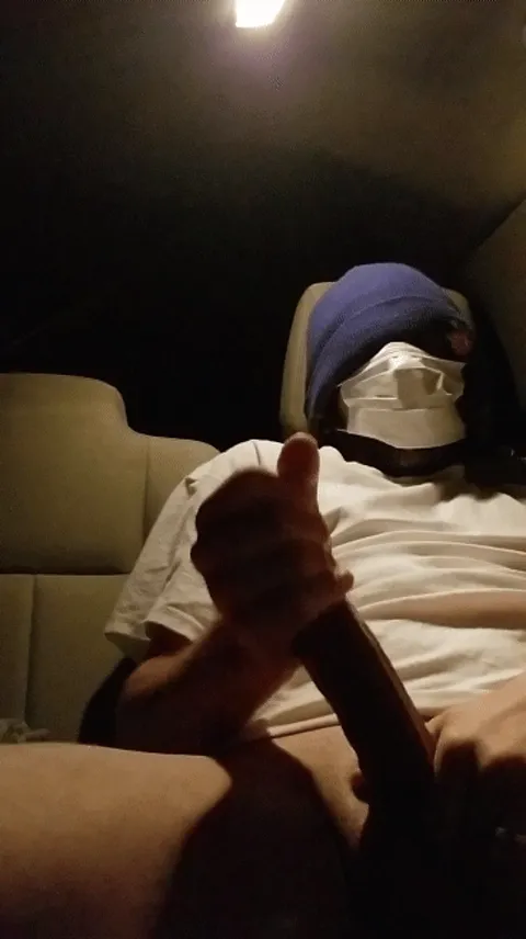 Wildjay jacks off in htown parking lot