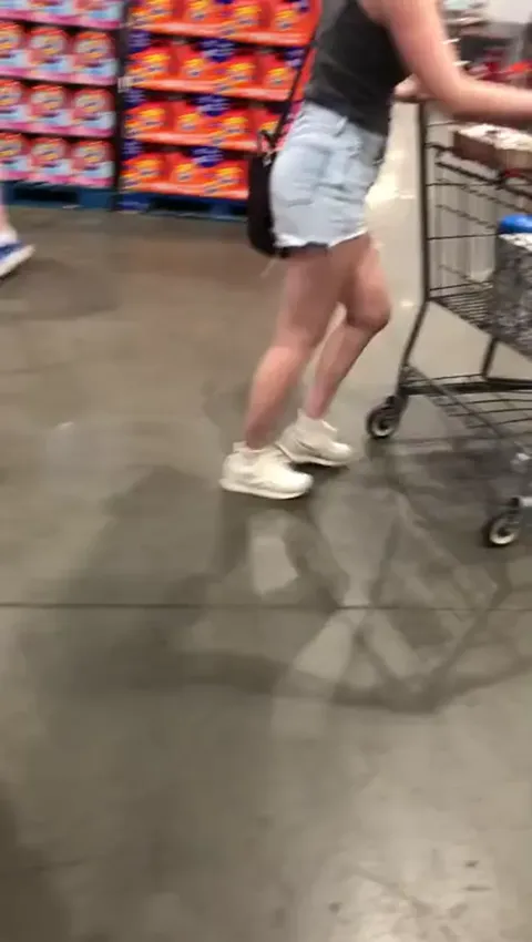 Young milf in cutoffs 20250713 Part 1